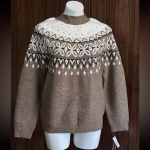 NWT. Cozy Fair Isle Crewneck Sweater - Camel/White Size SMALL